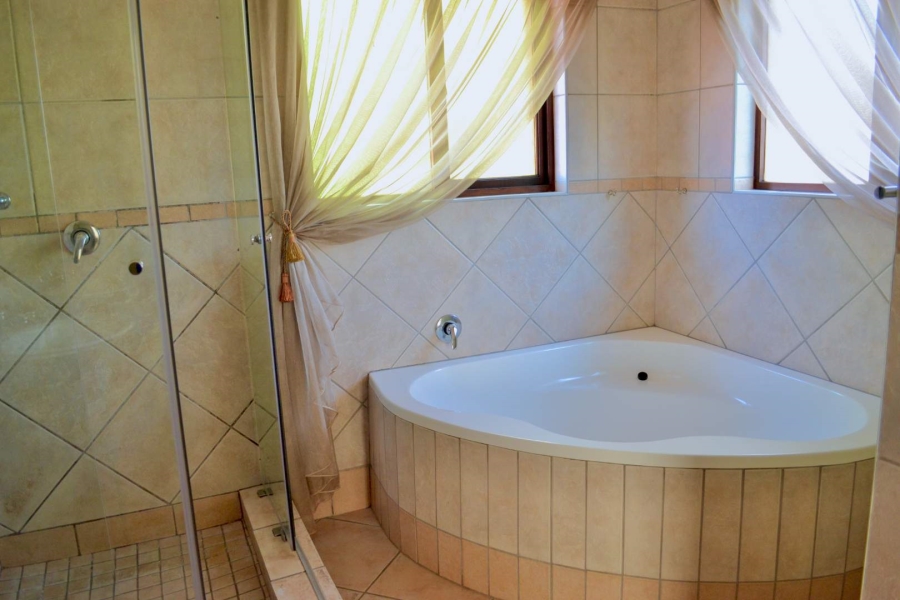 To Let 4 Bedroom Property for Rent in Woodhill Estate Gauteng