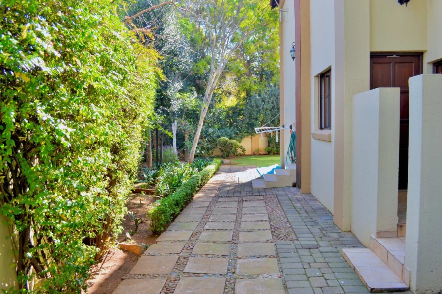 To Let 4 Bedroom Property for Rent in Woodhill Estate Gauteng
