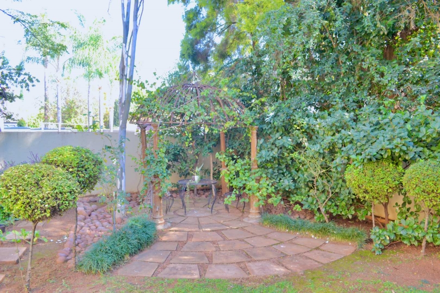 To Let 4 Bedroom Property for Rent in Woodhill Estate Gauteng