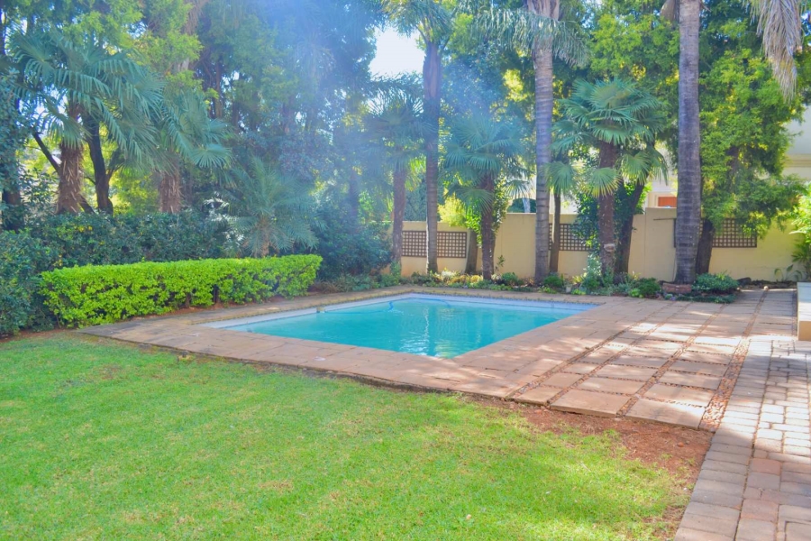 To Let 4 Bedroom Property for Rent in Woodhill Estate Gauteng