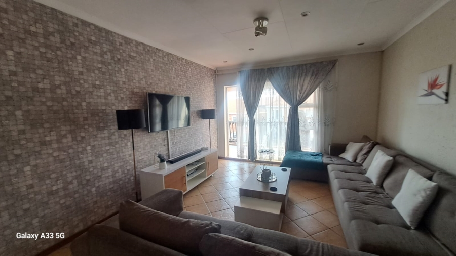 2 Bedroom Property for Sale in Vorna Valley Gauteng