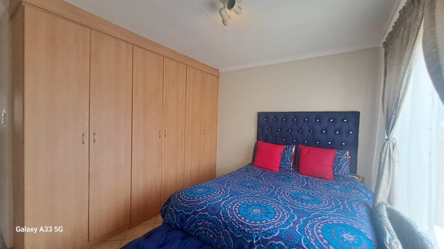 2 Bedroom Property for Sale in Vorna Valley Gauteng
