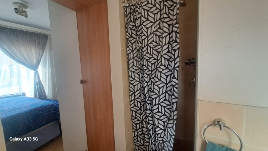 2 Bedroom Property for Sale in Vorna Valley Gauteng
