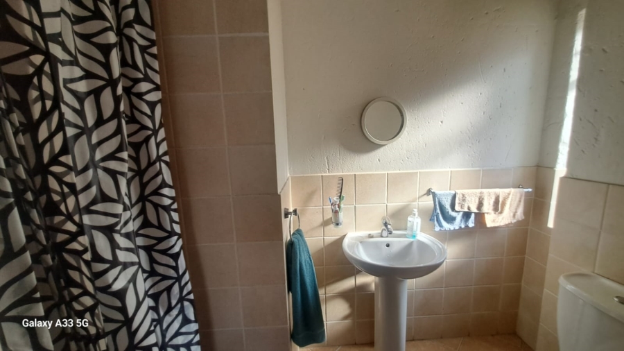 2 Bedroom Property for Sale in Vorna Valley Gauteng
