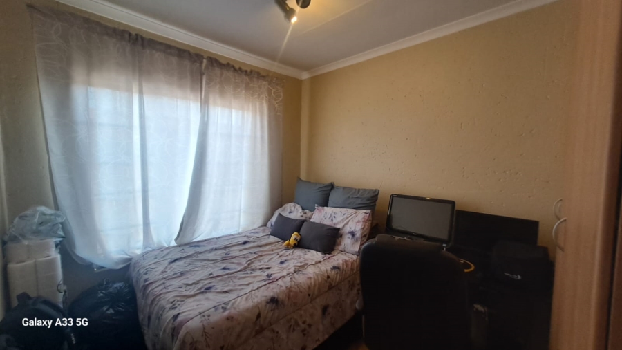 2 Bedroom Property for Sale in Vorna Valley Gauteng