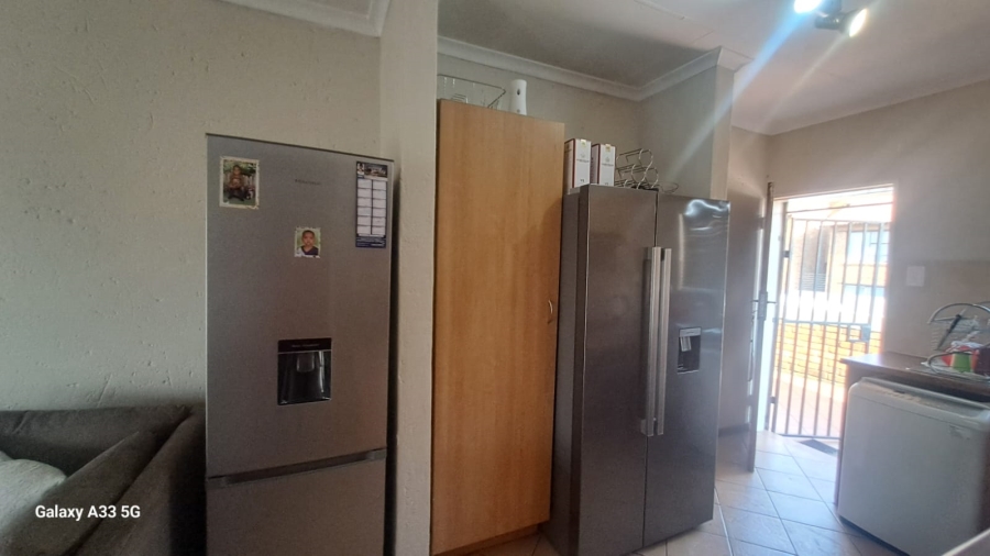 2 Bedroom Property for Sale in Vorna Valley Gauteng