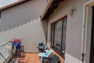 2 Bedroom Property for Sale in Mondeor Gauteng