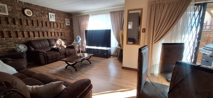 2 Bedroom Property for Sale in Albemarle Gauteng