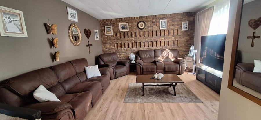 2 Bedroom Property for Sale in Albemarle Gauteng