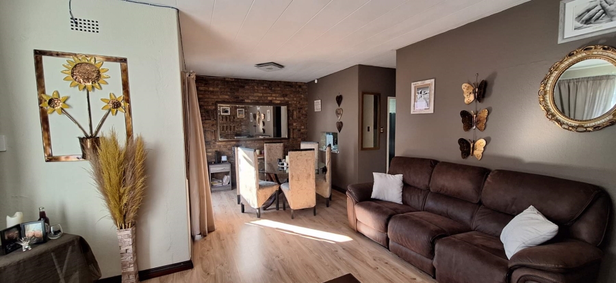 2 Bedroom Property for Sale in Albemarle Gauteng