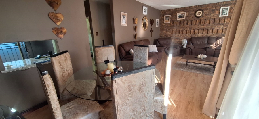 2 Bedroom Property for Sale in Albemarle Gauteng