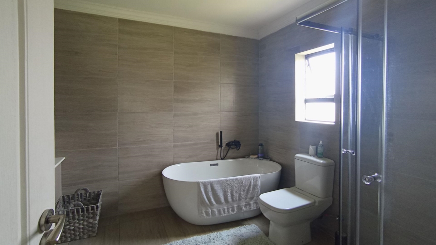 4 Bedroom Property for Sale in Blue Valley Golf Estate Gauteng