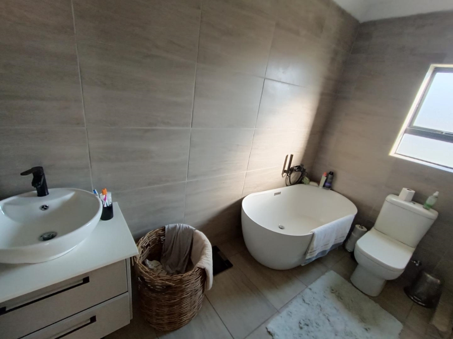 4 Bedroom Property for Sale in Blue Valley Golf Estate Gauteng