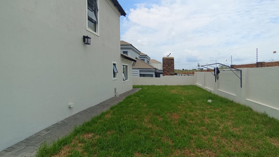 4 Bedroom Property for Sale in Blue Valley Golf Estate Gauteng