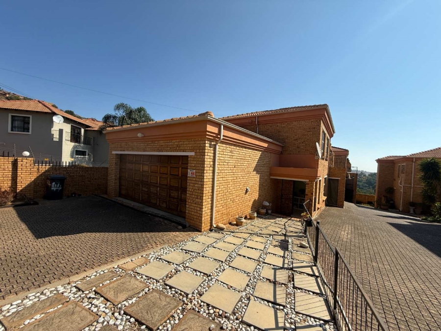 To Let 3 Bedroom Property for Rent in Noordheuwel Gauteng