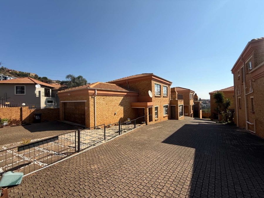 To Let 3 Bedroom Property for Rent in Noordheuwel Gauteng