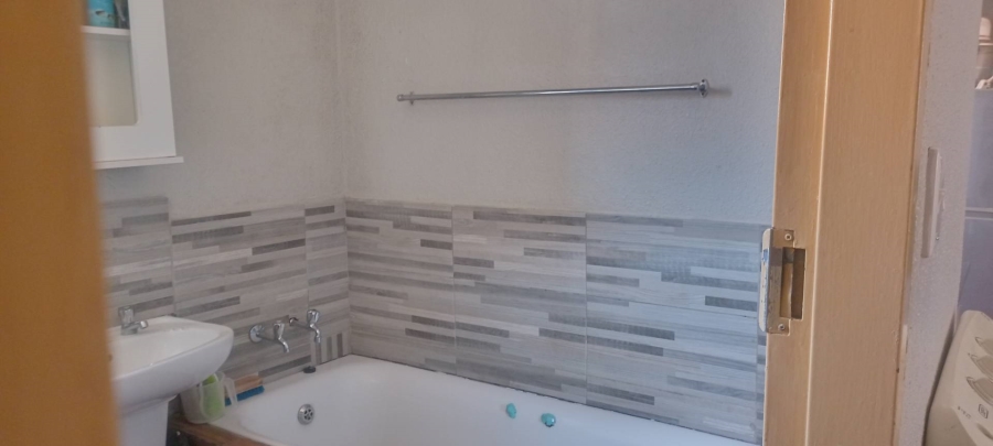 To Let 2 Bedroom Property for Rent in Mahube Valley Gauteng