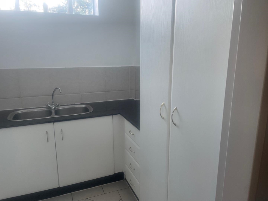 To Let 2 Bedroom Property for Rent in Illovo Gauteng
