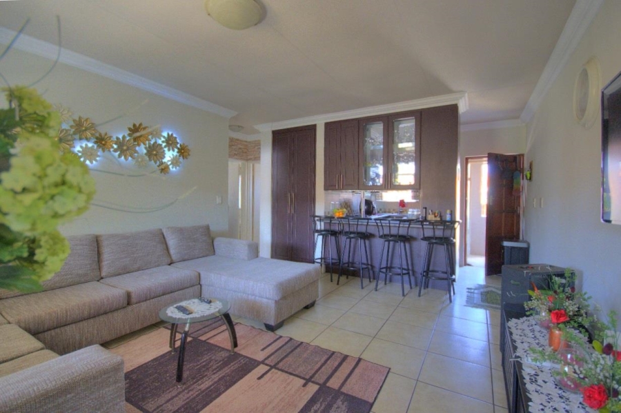 2 Bedroom Property for Sale in Brackendowns Gauteng