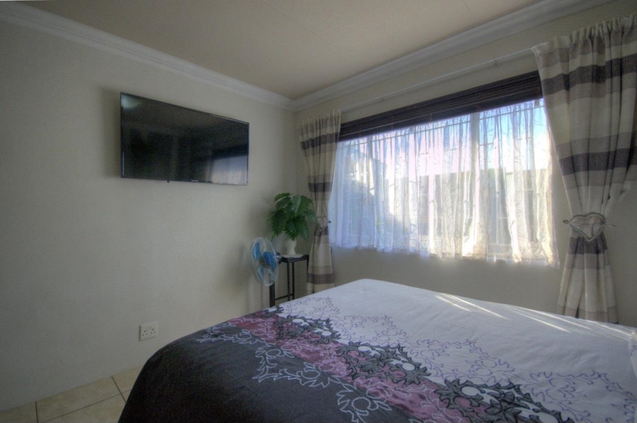 2 Bedroom Property for Sale in Brackendowns Gauteng