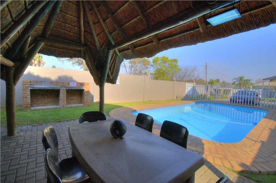 2 Bedroom Property for Sale in Brackendowns Gauteng