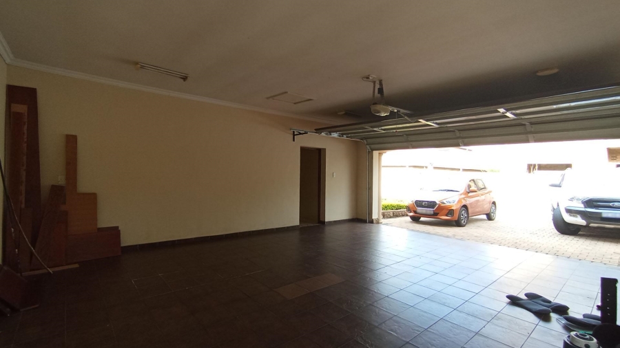 5 Bedroom Property for Sale in Blue Valley Golf Estate Gauteng