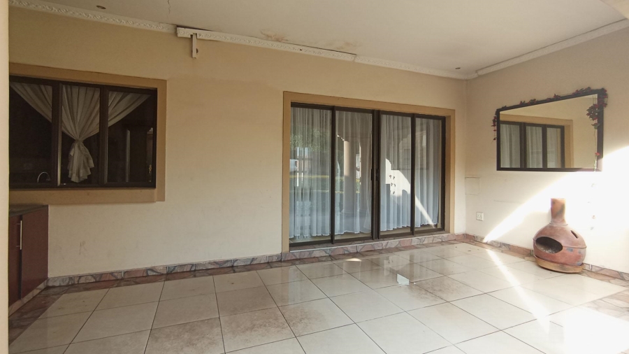 5 Bedroom Property for Sale in Blue Valley Golf Estate Gauteng