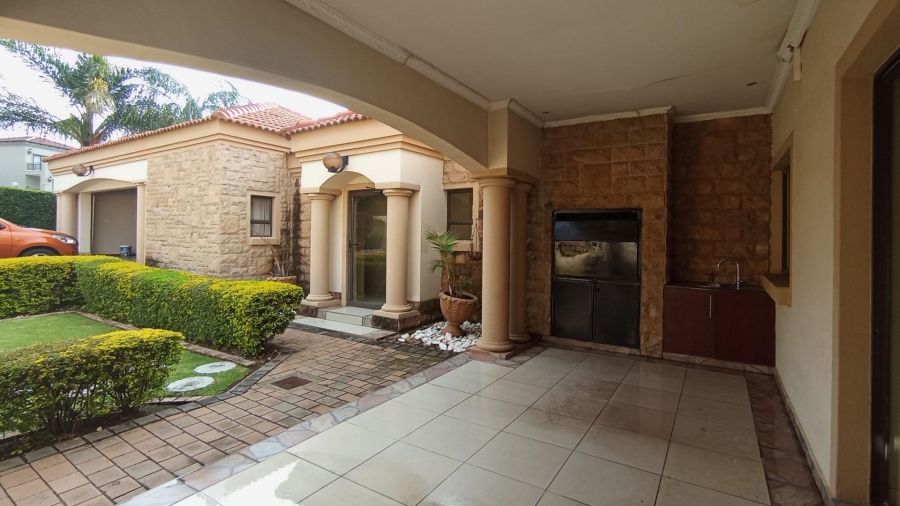5 Bedroom Property for Sale in Blue Valley Golf Estate Gauteng