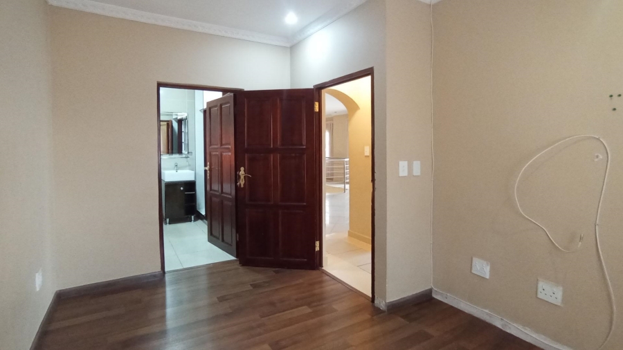 5 Bedroom Property for Sale in Blue Valley Golf Estate Gauteng