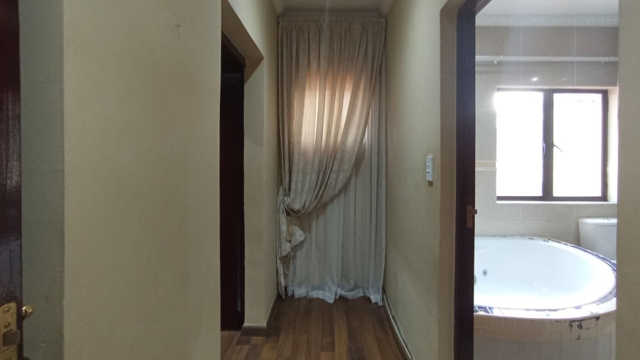 5 Bedroom Property for Sale in Blue Valley Golf Estate Gauteng