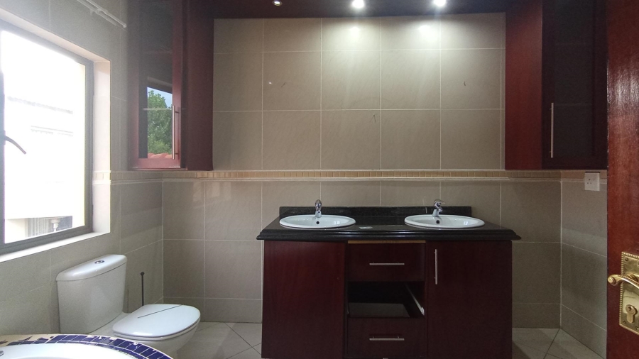 5 Bedroom Property for Sale in Blue Valley Golf Estate Gauteng