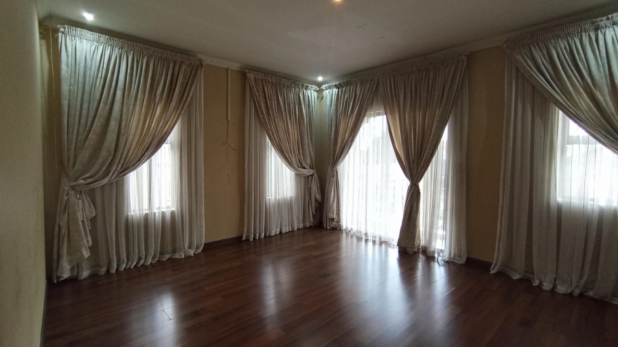 5 Bedroom Property for Sale in Blue Valley Golf Estate Gauteng