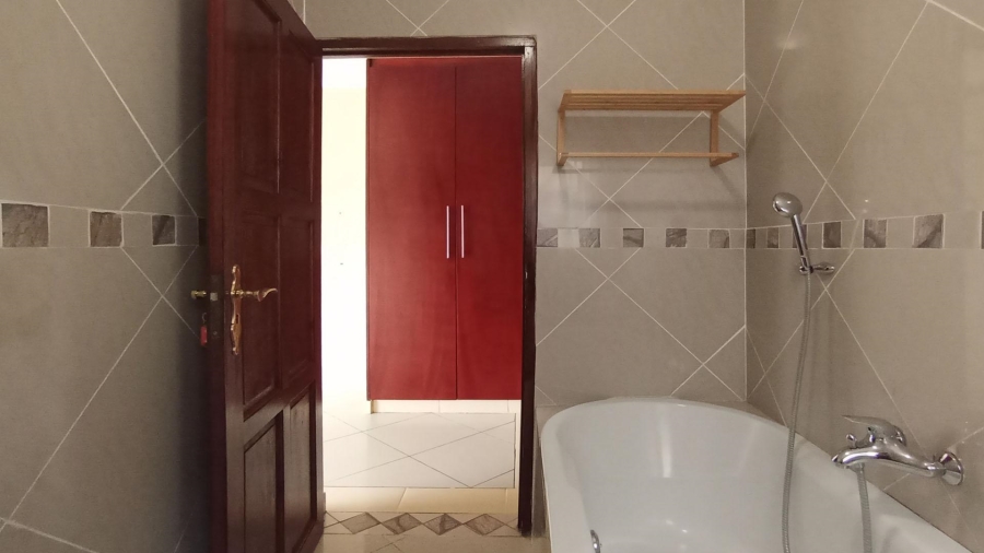 5 Bedroom Property for Sale in Blue Valley Golf Estate Gauteng