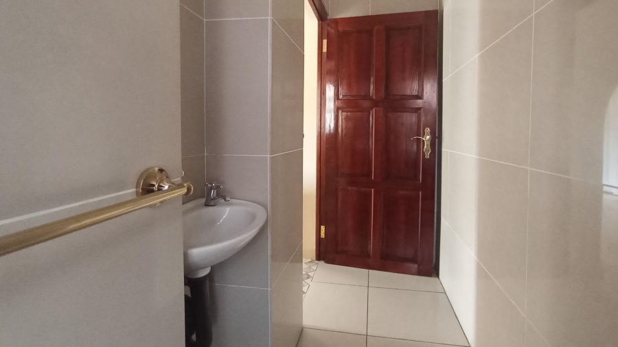 5 Bedroom Property for Sale in Blue Valley Golf Estate Gauteng