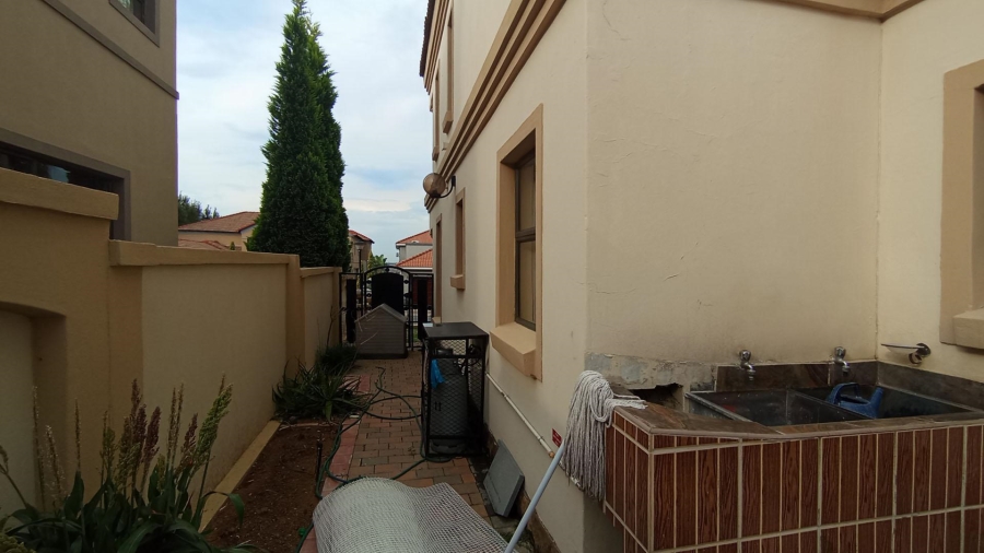 5 Bedroom Property for Sale in Blue Valley Golf Estate Gauteng
