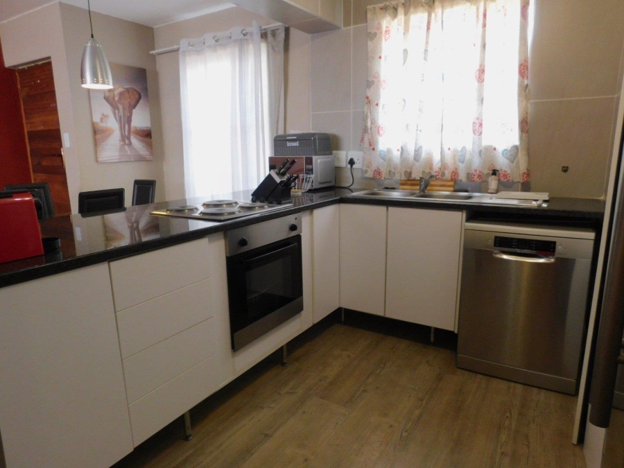 To Let 2 Bedroom Property for Rent in Sandown Gauteng