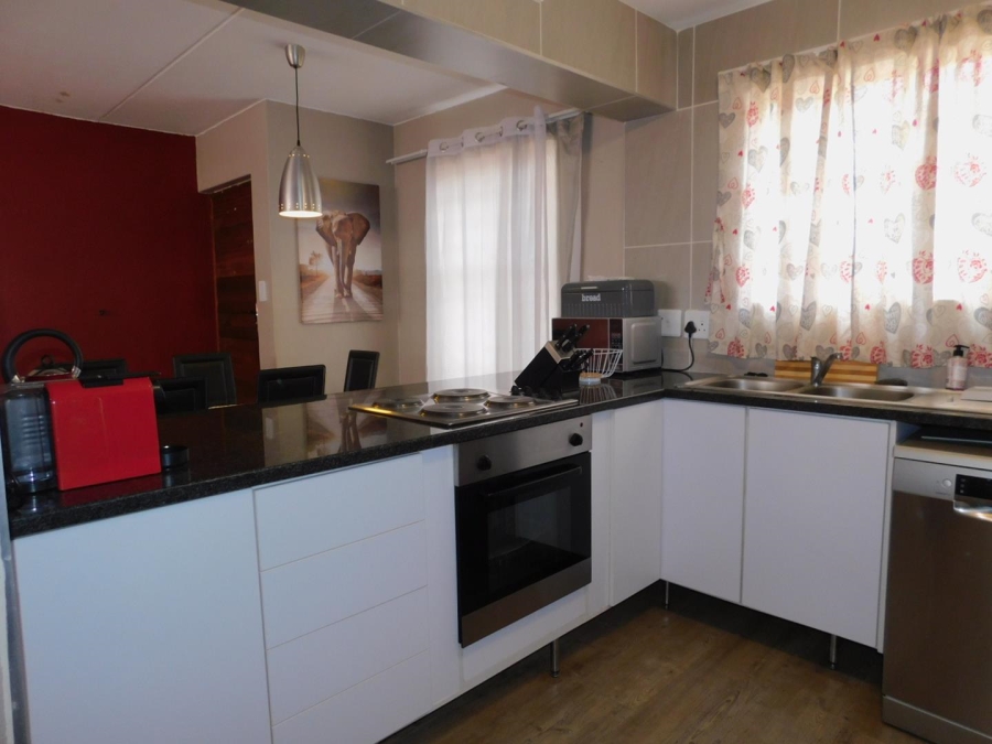To Let 2 Bedroom Property for Rent in Sandown Gauteng