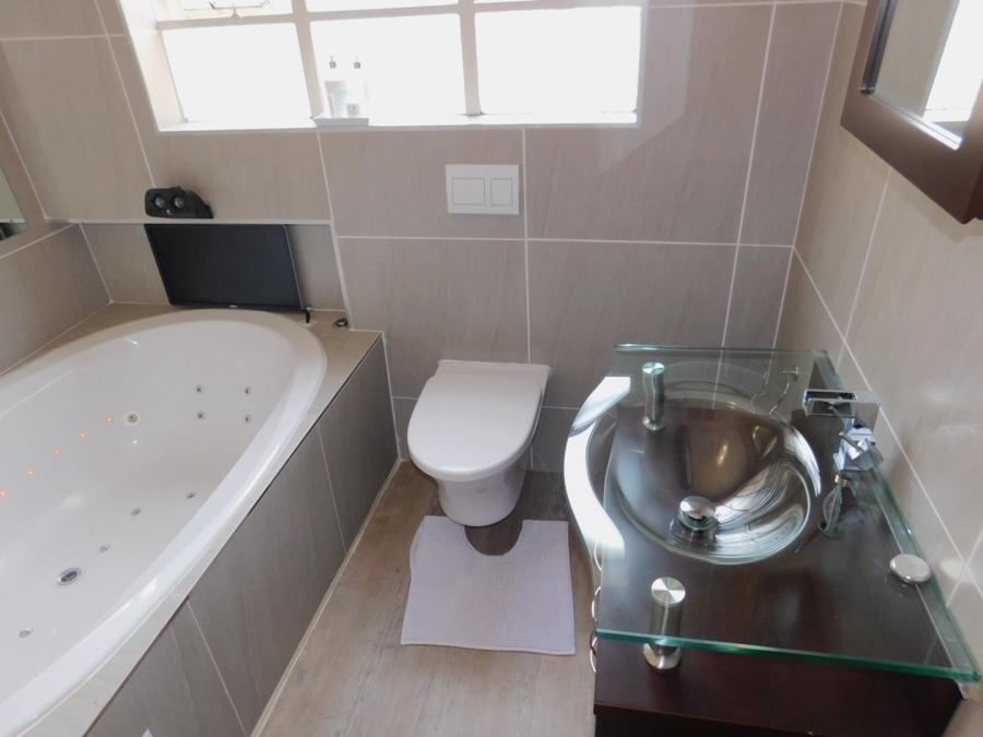 To Let 2 Bedroom Property for Rent in Sandown Gauteng