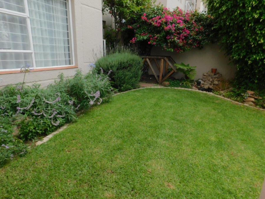 To Let 2 Bedroom Property for Rent in Sandown Gauteng