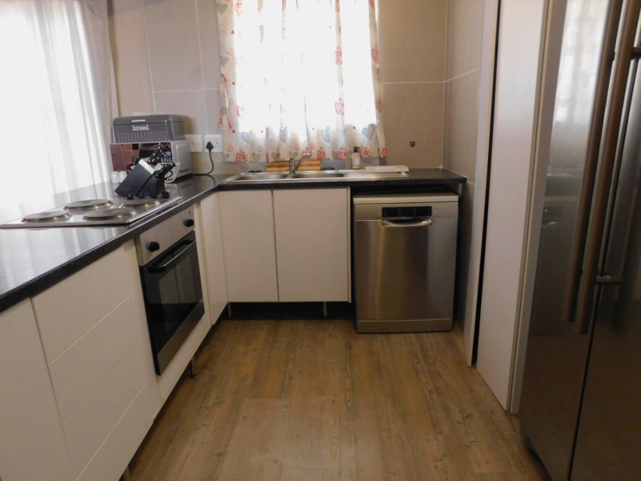 To Let 2 Bedroom Property for Rent in Sandown Gauteng
