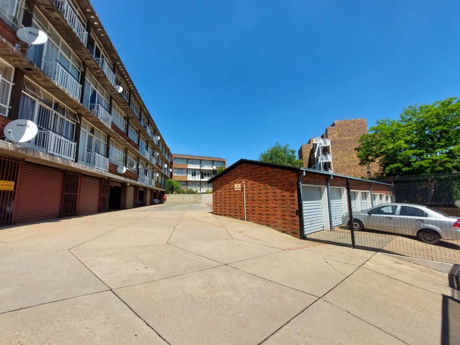 To Let 2 Bedroom Property for Rent in Groenkloof Gauteng