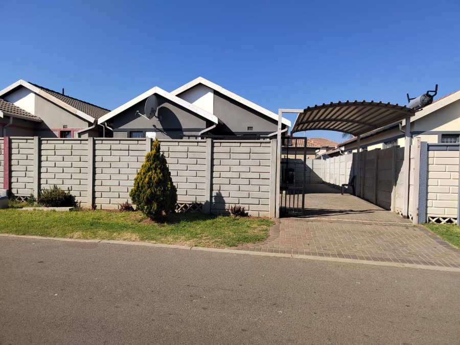 To Let 3 Bedroom Property for Rent in Alrode Gauteng
