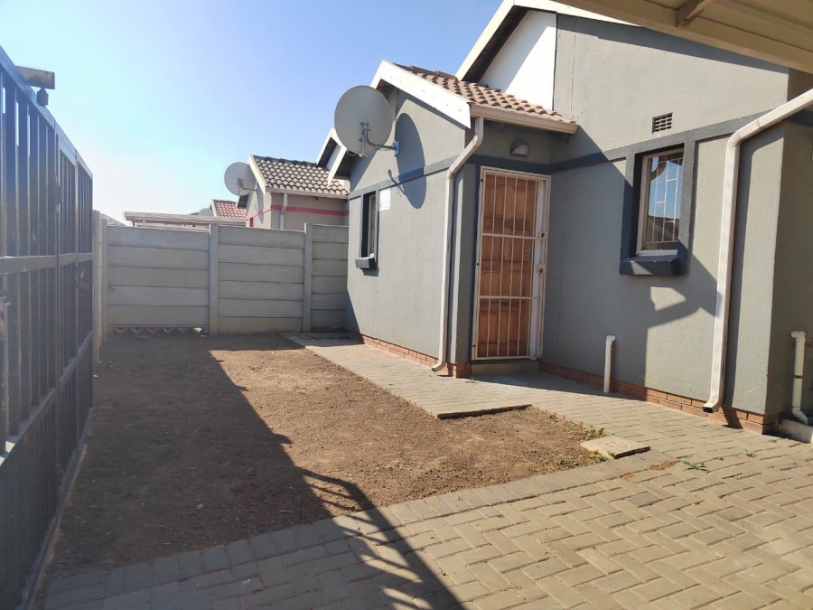 To Let 3 Bedroom Property for Rent in Alrode Gauteng