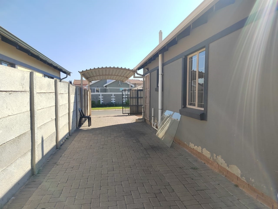 To Let 3 Bedroom Property for Rent in Alrode Gauteng