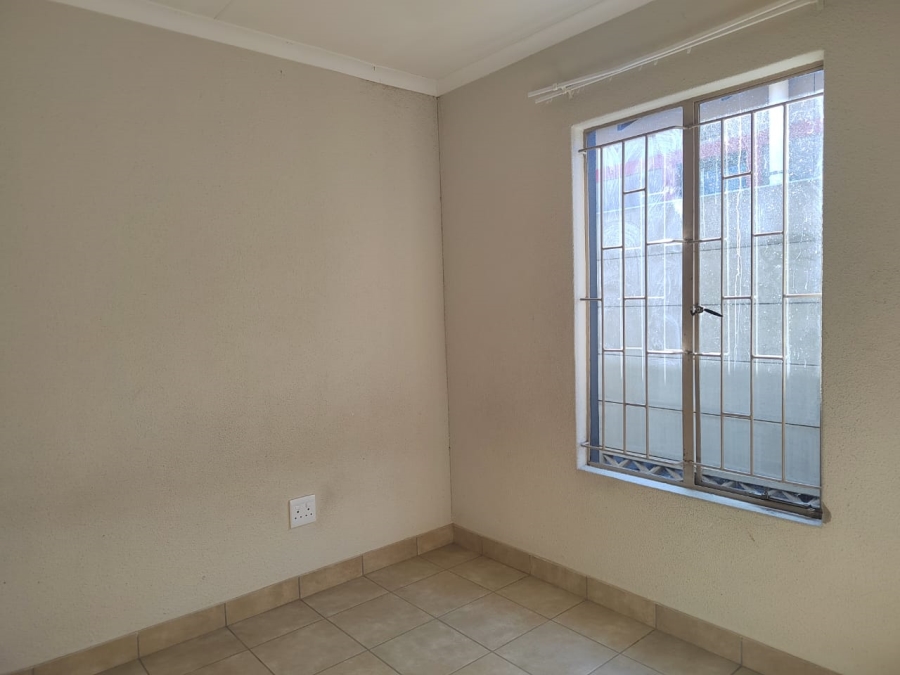 To Let 3 Bedroom Property for Rent in Alrode Gauteng