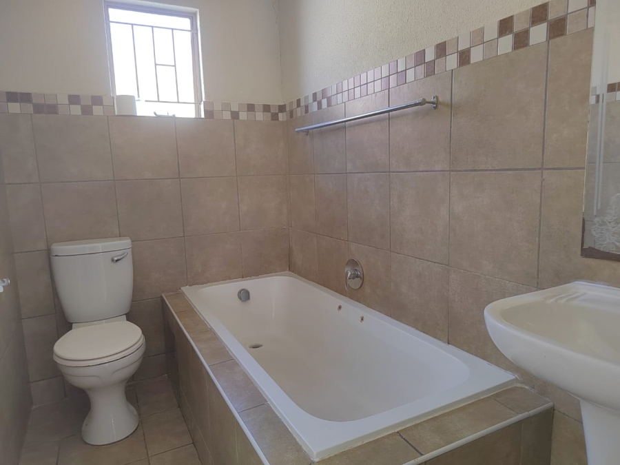 To Let 3 Bedroom Property for Rent in Alrode Gauteng