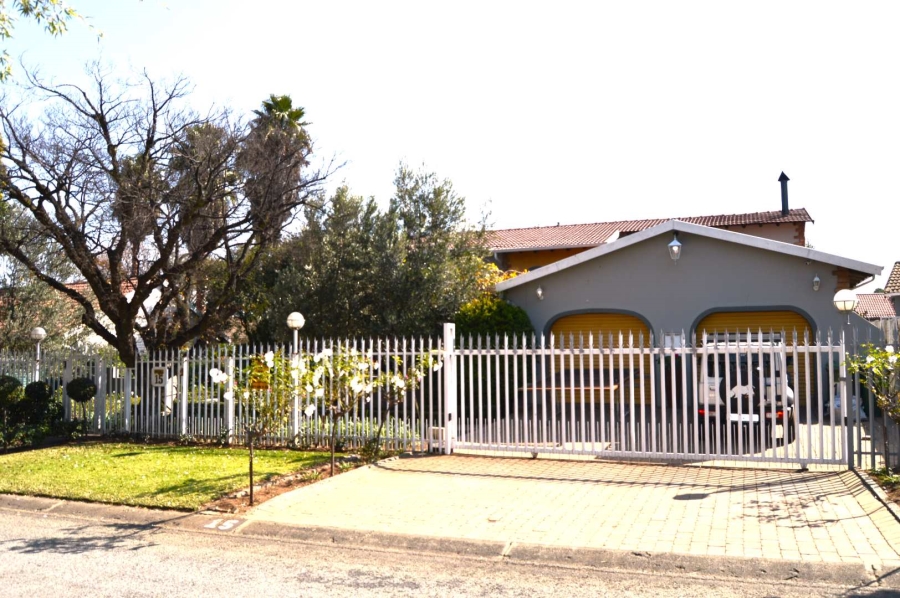 4 Bedroom Property for Sale in Brackendowns Gauteng
