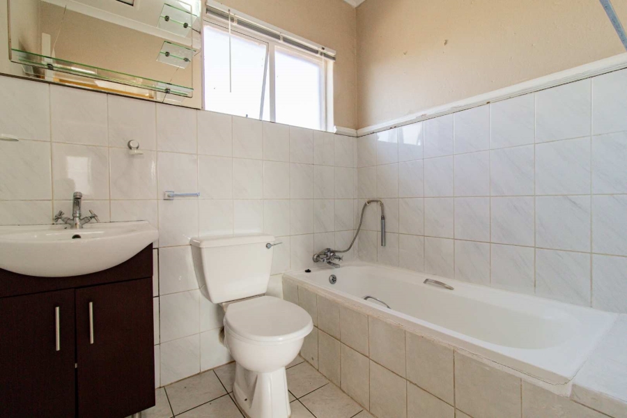 2 Bedroom Property for Sale in Brackendowns Gauteng