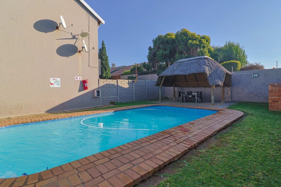 2 Bedroom Property for Sale in Brackendowns Gauteng