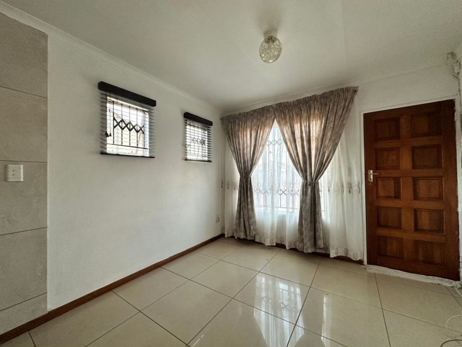 To Let 2 Bedroom Property for Rent in Protea Glen Gauteng